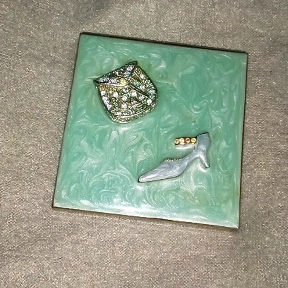 Compact makeup mirror
